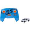 Hot Wheels R/C - Set Macchinina da corsa ricaricabile radiocomandata in scala 1:64, per la pista e fuori, include macchinina, controller e adattatore, giocattolo per bambini, 5+ anni, HJT84