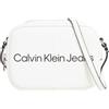 Calvin Klein Jeans per donna. K60K610275 Borsa a tracolla a tracolla bianca, Casual, Poliestere, Imitazione cuoio, Ecopelle
