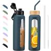 BLUEGO Borraccia Vetro 900ml con 2 Coperchi e Cannuccia, Sportiva Bottiglia d'Acqua con Custodia in Silicone e Indicatori di Tempo, Senza BPA, Blu scuro