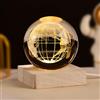 VOSSOT Sfera di cristallo 3D con motivo la terra, 6cm 3D la terra Sfera di Cristallo Luce, Notte per Bambini Palla di Vetro Lampada, LED a luce colorata, base in legno, Decorazione in Cristallo Regali