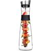 GLASWERK Caraffa di Design - Brocca con Spiedo per Frutta, Coperchio e Impugnatura in Acciaio Inox, Elegante Caraffa per l'Acqua in Vetro Borosilicato, 1,6 L