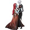 ENESCO Disney Showcase Couture de Force the Nightmare Before Christmas Jack and Sally Abbracciando Figurine, 9.5 Pollici, Multicolore 24.1 cm H x 14 cm L x 17.1 cm