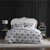 Betsey Johnson - Copripiumino matrimoniale, morbido set di biancheria da letto con federe abbinate, decorazione floreale per la casa (Betseys Toile nero, Queen)