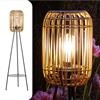 Gadgy Lampada da Esterno a LED Solare in Rattan - Lampada da Terra Impermeabile con Tre Gambe - Illuminazione Sostenibile per Giardino, Patio e Balcone - Lampada Solare Decorativa da Esterno