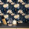 Livelynine Carta da Parati Floreale Blu Navy Carte da Parati Camera Letto Floreale 44.5CMx7M Carta Adesiva per Mobili con Fiori Loto Bianca e Oro Rivestimento Adesiva Muro Fiori Vintage Bagno Scuro