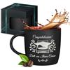 Maverton Tazza da caffè latte o tè in ceramica - 400 ml - Incisione personalizzata - Bicchiere con manico per bevande per Lei - Tazze da colazione per compleanno donna - Interno rosso - laurea