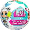 L.O.L. Surprise! LOL Surprise x Coppa del Mondo FIFA Qatar 2022 in Edizione Limitata. SELEZIONE CASUALE. 7 Sorprese a Tema Calcio tra cui Outfit, Scarpe, Carte Collezionabili Esclusive e Accessori. Età: 4+