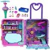 Polly Pocket Pollyville - Trolley Resort Vacanze, playset apribile con 3 località diverse, include 4 bambole, 1 veicolo e 25 accessori, giocattolo per bambini, 4+ anni, HKV43