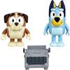 Bluey Winton School Friends - Confezione da 2 personaggi da collezione ufficiali da 6,3-7,6 cm, con accessorio per macchina da scrivere