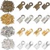 SOFPLATE 1 Scatola 1200 Pezzi 4 Colori 3mm Estremità Ripiegabili Del Cavo Terminali A Crimpare Cappucci Terminali Ripiegabili Terminatori Terminali A Crimpare Ferro Gioielli In Pelle Connettore per Gi