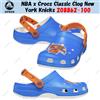 Crocs Zoccolo NBA x Crocs Classic New York Knicks 208862-100 taglia unisex