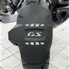 BLACK DOVES GRAPHICS n.3 Adesivi rifrangenti per PARAFANGO POSTERIORE compatibile con/sostitutivo per BMW Motorrad R 1300 GS 2024 (BIANCO/GRIGIO)