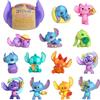 Just Play Capsula con mini personaggi da collezione Disney Stitch Outta This World, personaggio da 5 cm, confezione a sorpresa, giocattoli per fan, bambine e bambini dai 3 anni