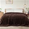 Exclusivo Mezcla Coperta Plaid Pile di Flanella per Divano, 150x200 CM Coperta Letto Singolo Matrimoniale con Righe Jacquard, Accogliente e Leggero, Marrone