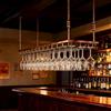 YTLEMON 120CM Portabottiglie da Soffitto Metallo,Mensole Sospese Soffitto Regolabile da vino Sospeso, Portabottiglie da Appendere Industriale Regolabile in Altezza per Cucina Bar Caffetteria(Bronzo, 120*40CM)