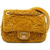 CHANEL Pre-Owned - Borsa a tracolla squadrata Camellia mini in velluto goffrato con battente 2021-2024 - Donna - velluto - Taglia unica - Giallo