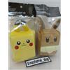 Nintendo Pokemon Gioco di Carte Scarlatto e Viola Peluche Deck Case Pikachu & Eevee Se...