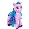 Famosa Softies - Peluche Unicorno Izzy Moonbow del film My Little Pony: Una Generazione, è di colore viola con i capelli blu e gli occhi rosa, misura circa 25 centimetri (760020962)