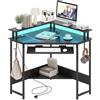 COSTWAY Scrivania per Computer, Scrivania Gaming Triangolare con Stazione di Ricarica, LED, Vassoio per Tastiera e Supporto per Monitor, 80 x 80 x 88 cm, Desk Salvaspazio con Ganci e Scaffale (Nero)