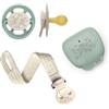 nip Set ciuccio Cherry Green | Limited Edition |0-6 mesi | Sostenibile: 2 ciucci, 1 nastro ciuccio e 1 scatola per ciuccio in materie prime naturali | regalo per nascita | verde salvia