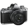 Nikon Z fc Z 28mm f/2.8 SE + Lexar SD 64GB, Mirrorless DX 20.9 MP, ghiere di controllo, mirino elettronico, 4K, monitor angolazione variabile, argento [Nital Card: 4 Anni di Garanzia]