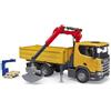 BRUDER SPIELWAREN CAMION 03551 Scania Super 560R Camion da Cantiere con Gru, 2 Pallet, Veicolo da Costruzione, Camion con Gru, RIBALTABILE