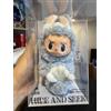 POP MART Figurina POPMART LABUBU Singapore Limited Edition Hide and Seek nuova sigillata