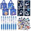 Phlognfy Regali Compleanno Bambini Spaziale, Set Materiale Scolastico Spaziale, con Blocco Note a Spirale, Penna, Adesiva, Sacchetto Regalo in Tessuto non Tessuto, per Regali Festa a Tema Bambini