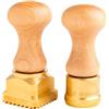 LA GONDOLA Set composto da : 1pz Stampo Tondo Anolini Cappelletti da 38 mm e 1pz Stampo Ravioli Quadrato 45 x 45 in Ottone e Legno Naturale