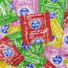 Skins Preservativi aromatizzati per orali e rapporti sessuali, confezione da 100 preservativi aromatizzati per il massimo divertimento