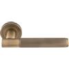 Carlisle Brass Lagos Ulitmate - Confezione da porta con coppia di maniglie, 3 cerniere e un chiavistello da 7,6 cm in ottone anticato
