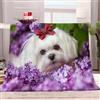 Generico Coperta Pile 150x200 cm Cane Maltese Bianco Con Fiori Lilla Viola Coperta Divano Flanella Morbida Accogliente, coperta pile bambino Coperta Calda per Divano, Letto, Viaggi