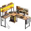 Coleshome Scrivania Gaming con LED e Prese, 135 × 100 cm Scrivania Gaming Angolare Reversibile con Scaffali Portaoggetti, Tavolo Angolare con Borsa Portaoggetti per Giocatori, Marrone Vintage