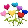 Magicherry Bouquet di 7 fiori all'uncinetto completato a maglia con cuori artificiali, filato di lana colorato, per composizioni floreali, bouquet artigianali, decorazioni per matrimoni, multicolore
