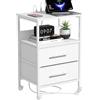 MYGIIVOVO Comodino con porta di ricarica, comodini con 2 prese AC e 2 porte USB, comodino con ruota universale, telaio in metallo e cassetti in tessuto, per camera da letto, soggiorno