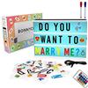 BONNYCO Light Box Cambio Colore con 400 Lettere e Emoji, Telecomando 16 Colori, 2 Pennarelli. Lavagna Luminosa con Lettere Luminose, Idee Regalo Compleanno, Natale. Scritte Luminose, Decorazioni Casa