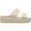 Crocs Brooklyn BuckleFrostedLowWedge, Sandali Donna, Arenaria, 39/40 EU