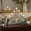 Hellum, 520934 - Candelabro a LED, in plastica, argento, 7 LED bianco caldo, 16 x 13 cm, per interni, funzionamento a batteria (2AA), decorazione natalizia