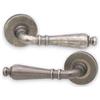 Infinity Decor Maniglia a leva tradizionale in peltro nero antico su rosetta rotonda, maniglia per porta in stile vintage inglese in ottone massiccio con molla resistente