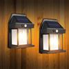 Hqynss Lampada da Parete Solare Esterno 2 Pezzi, con Sensore di Movimento e Luce Bianco Caldo, IP65 Impermeabile, 3 Modalità, Applique a Parete Solari Senza Fili per Giardino, Garage, Veranda, Balcone