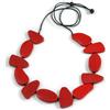Avalaya Collana lunga regolabile con perline in legno rosso geometrico, cordoncino di cotone nero, lunghezza massima 100 cm