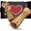 BUTLERBELL® Inglese | Macina sale e pepe legno in confezione regalo di lusso con cuore ideale come regalo di nozze | Regali di nozze per coppia di sposi | Regalo di inaugurazione della casa (Cupidono)