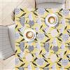 KP HOME Tovaglia In PVC Gialla Lavabile - Stampa Floreale Con Effetto Brillante - Tovaglia Cerata Protettiva Quadrata 140x140 cm, Copritavolo Impermeabile Per Interni Ed Esterni Con Grandi Fiori Grigi