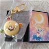 Q-Pot. Q-Pot Sailor Moon Fan Club Limited. Portachiavi Macaron con spilla di trasfor...