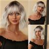 Sapphirewigs Parrucca sintetica a caschetto ondulato, con frangia grigia, radici scure, per uso quotidiano, feste, Natale, Halloween, capelli dall'aspetto naturale, 30,5 cm