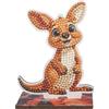 CRYSTAL ART Wildlife Buddies - Il Kit Diamond Painting Originale, Canguro, con Diamatini in Resina Brillante, Set Creativo 6+ con Supporto in Legno, 11cm, CAFGR-31GEN056