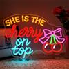 ineonlife She is the Cherry On Top Scritte Neon,Ciliegia Scritta Led,Insegne Luminose per Decorazione Parete,Scritte Luminose per Compleanni,Camera Ragazza,Sala Yoga,Feste,Regalo per Ragazze
