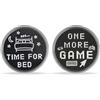 Tabanzhe Funny Destiny Flip Coins - Moneta da gioco a doppia faccia, moneta per decision maker, con scritta One More Game e Go To Bed, per fidanzato e fidanzata, colore: nero