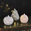 Lights4fun Set di 3 Zucche Decorative in Pietra in Toni Neutri LED a Batteria Decorazione di Halloween Autunnale per Interni