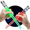 ChopSabers Set di 2 bastoncini luminosi a LED rossi e verdi